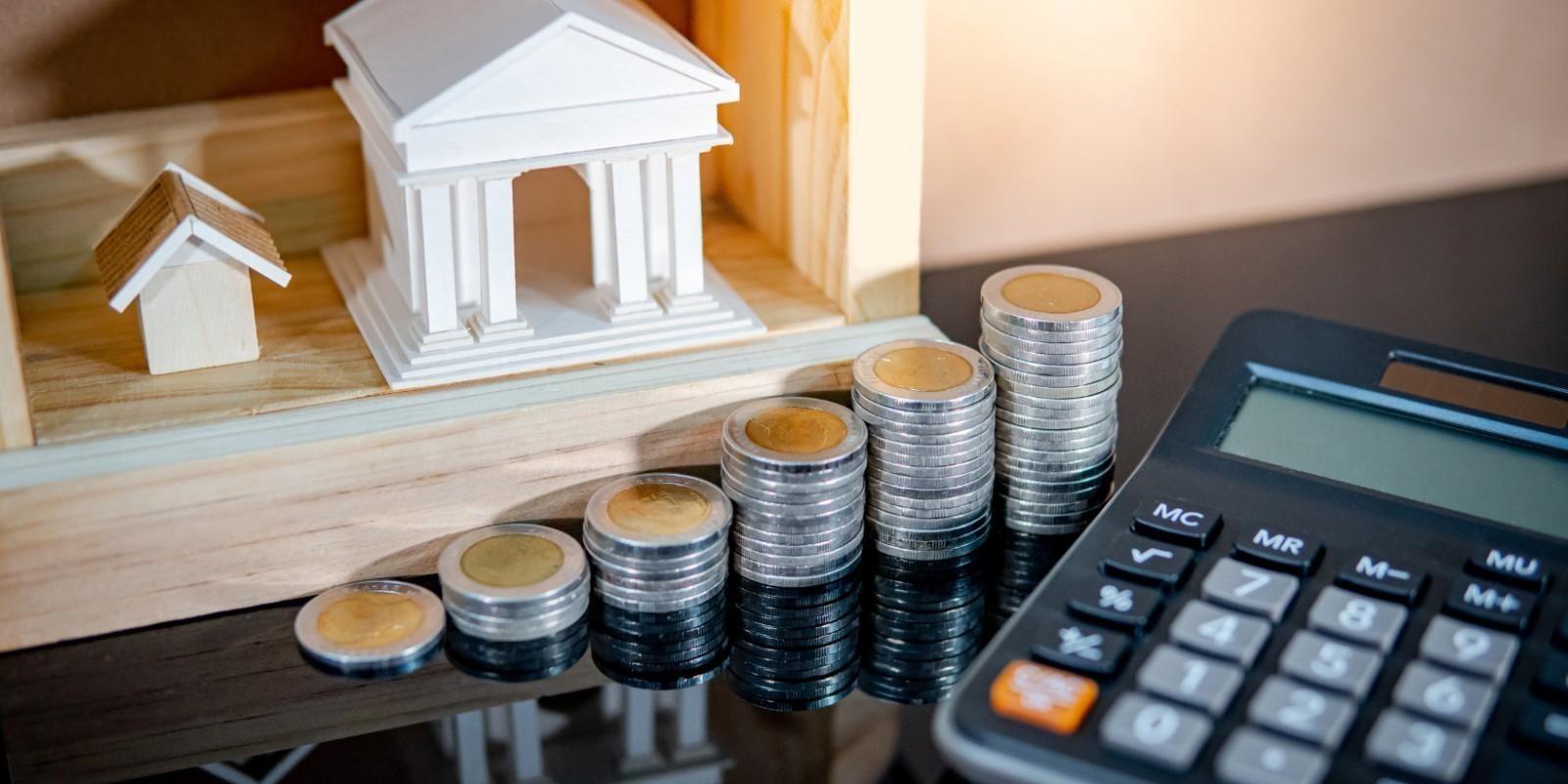 Bienes Raíces vs. Ahorro en el Banco